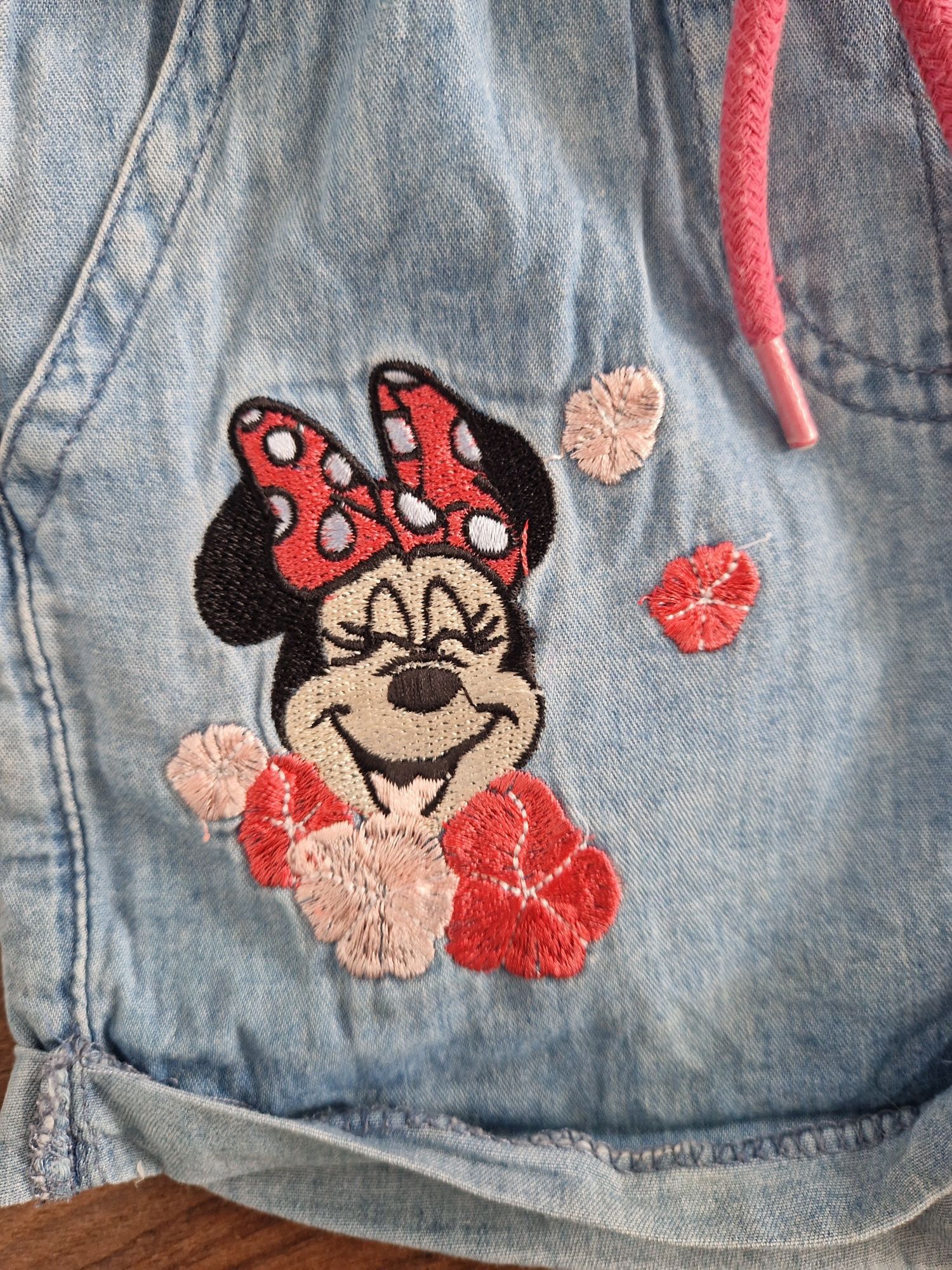 Spodenki z Myszką Minnie