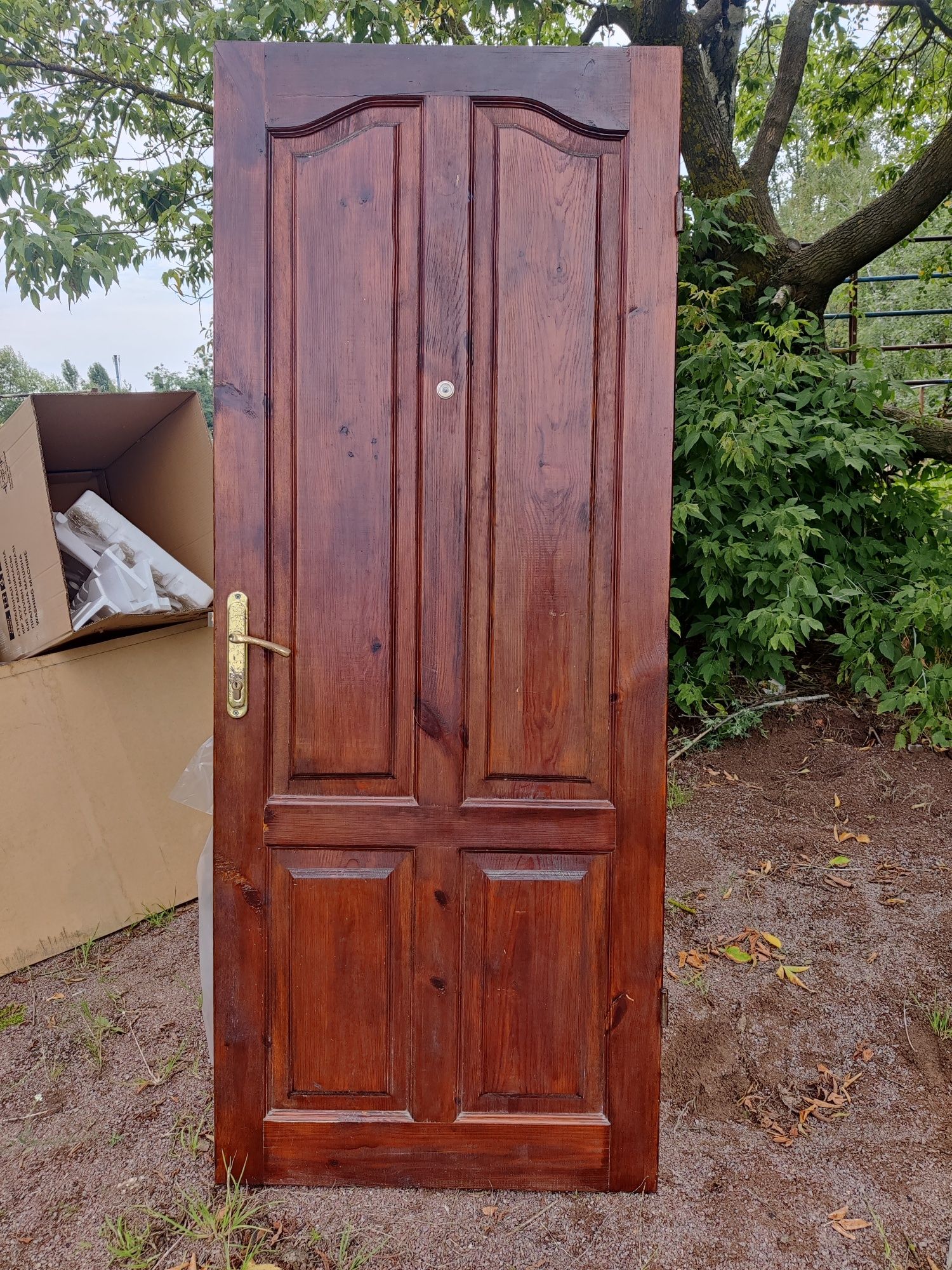 Вхідні деревяні двері бу з коробкою