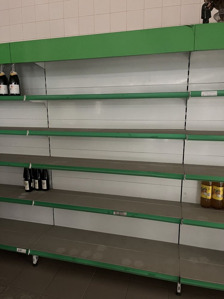 Prateleiras de vários tamanhos