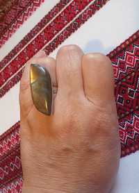 Шикарный натуральный лабрадорит в оправе кольцо перстень