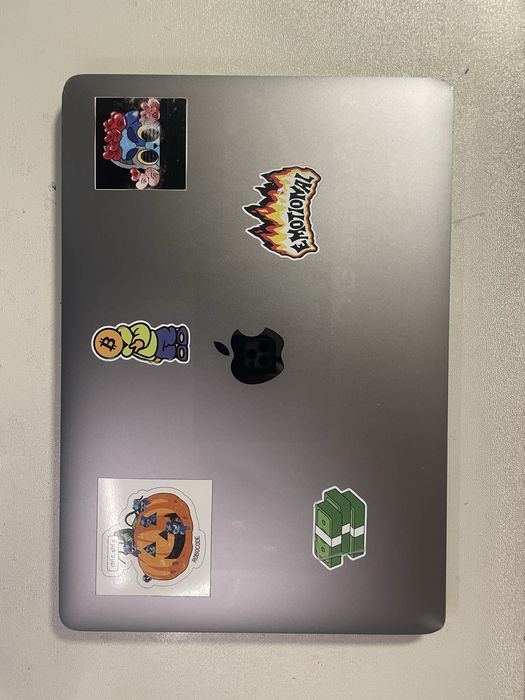 Macbook pro 13 2017 16/256 з коробкою