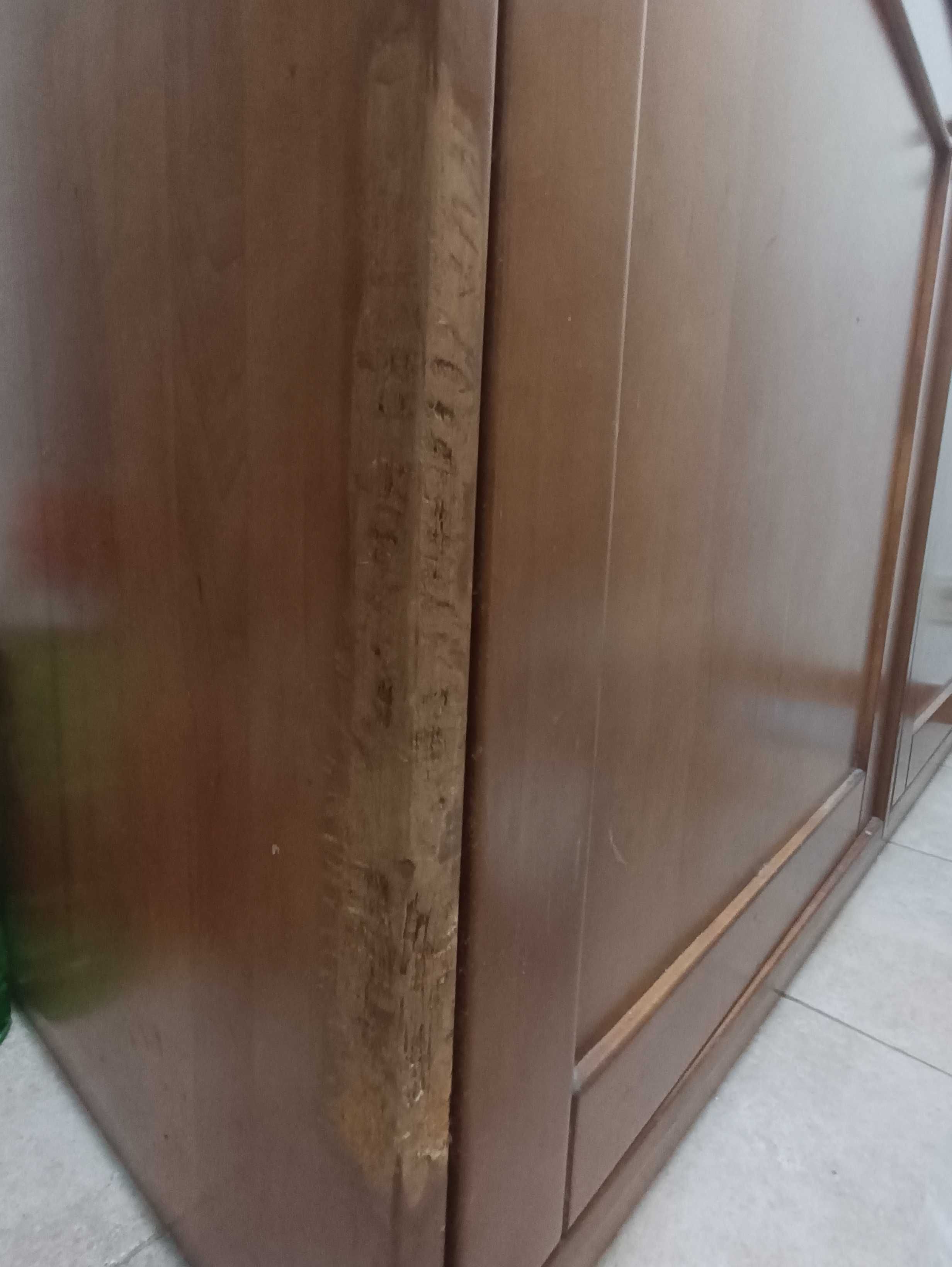 Aparador em madeira com 2 portas e 2 gavetas — 30€ | Porto