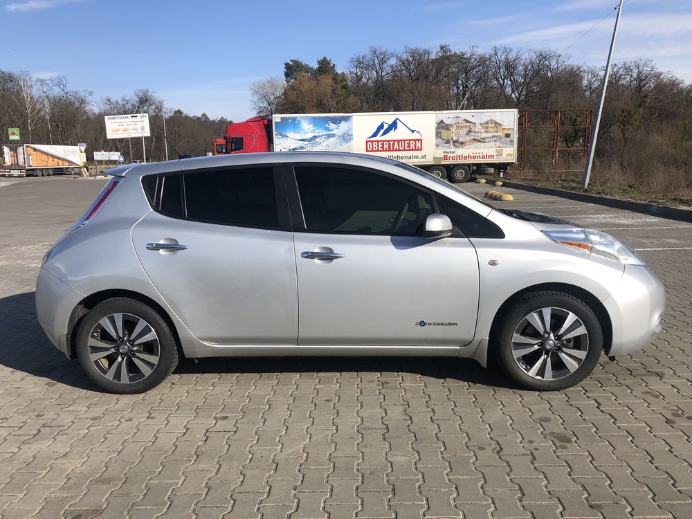 Продам Nissan Leaf SV 2015