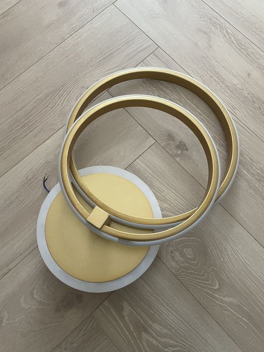 Lampa sufitowa led z pierscieniami