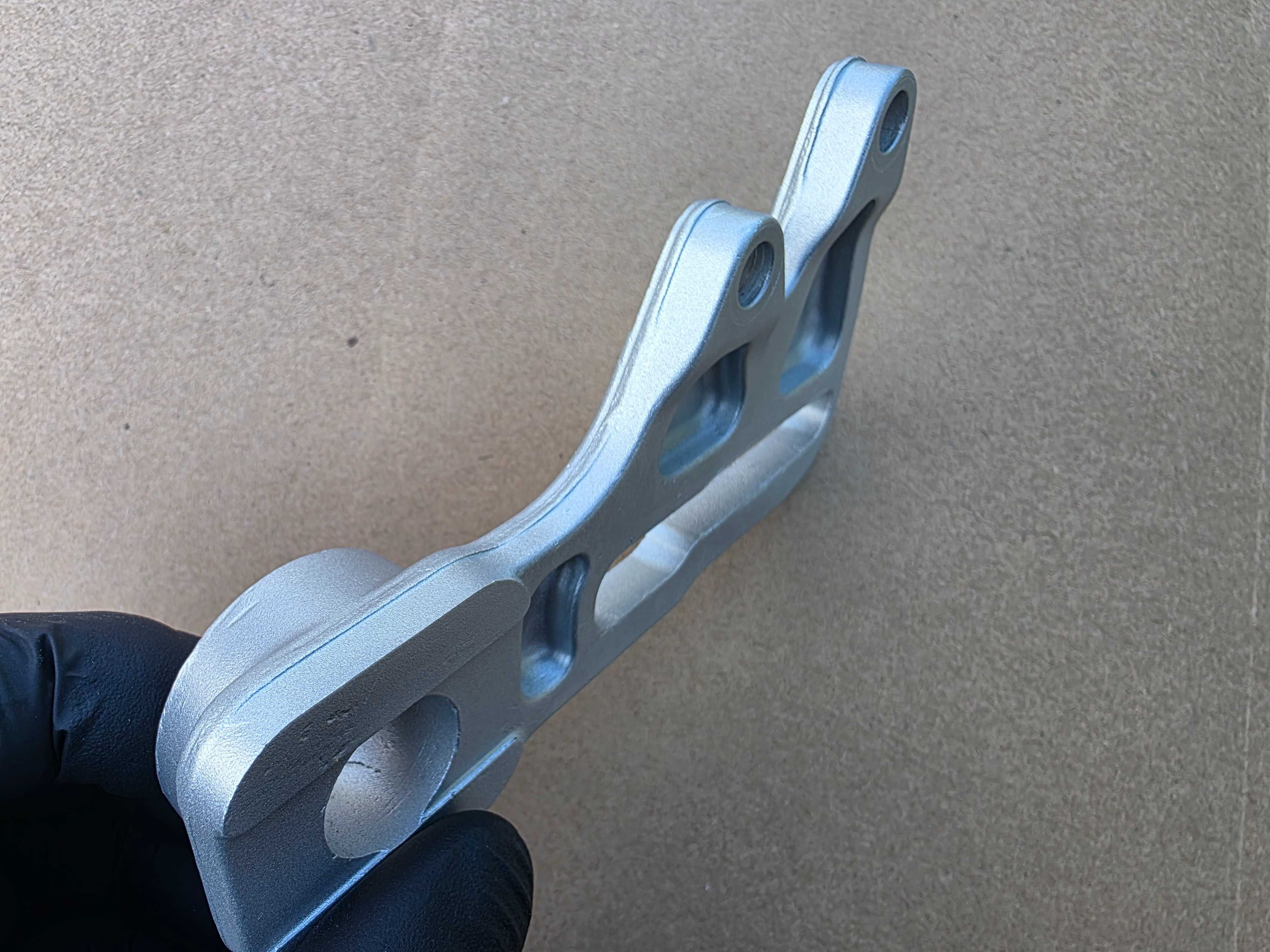 Adapter zacisku jarzmo tył tylnego KTM sx 85 r. 03-10 OEM