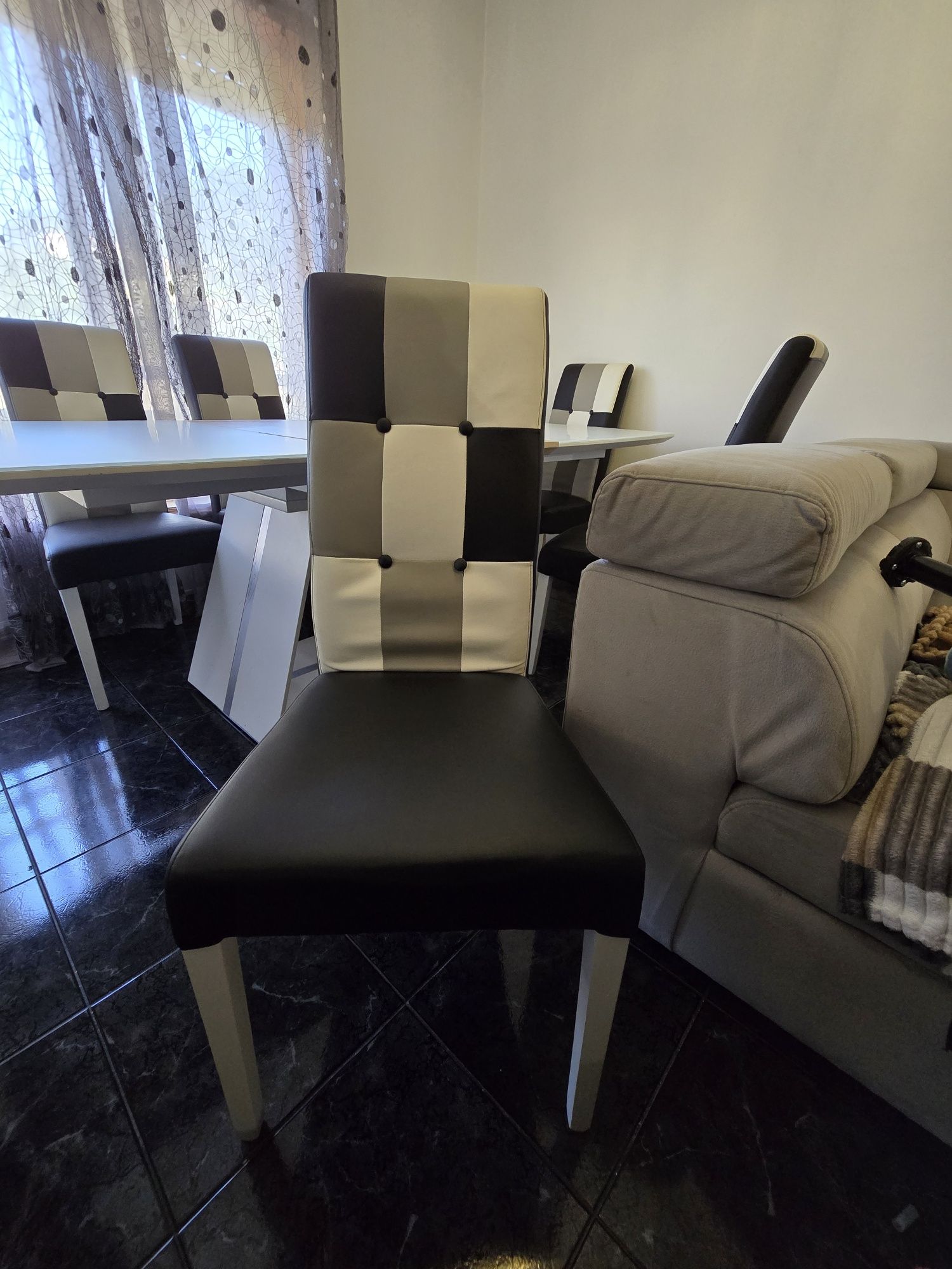 Conjunto De Mesa De Jantar Com 6 Cadeiras de Pele Sintética