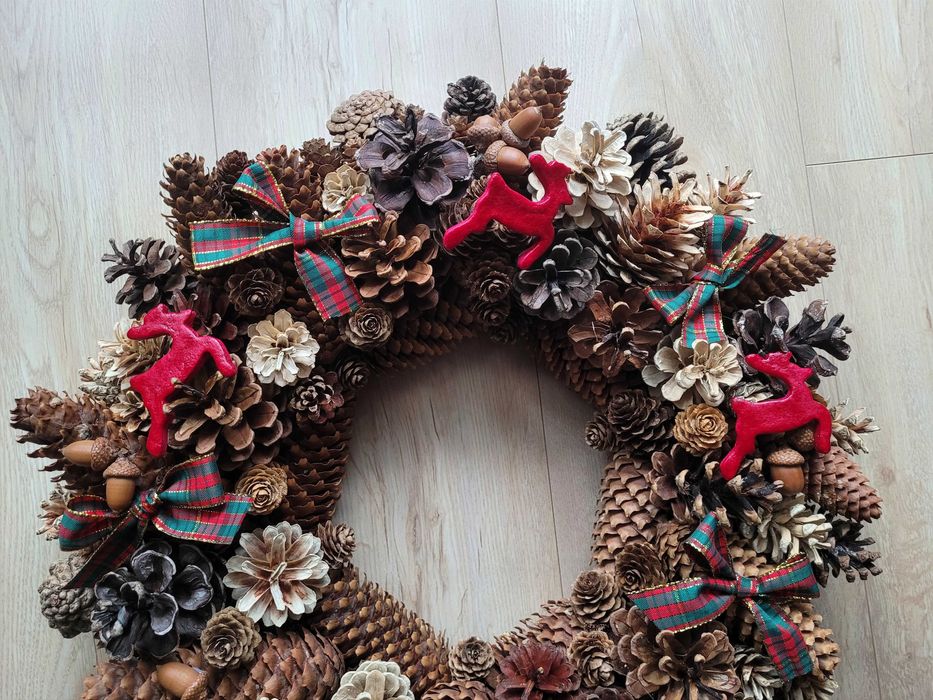 wieniec świąteczny szyszki i renifery - ok. 50 cm