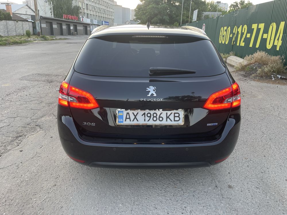 Продам Peugeot 308 двухлитровый дизель 2015 г.