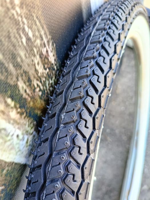 opona z białym paskiem romet komar sr2 ogar 200 205 t1 19x2,25 17x2,25