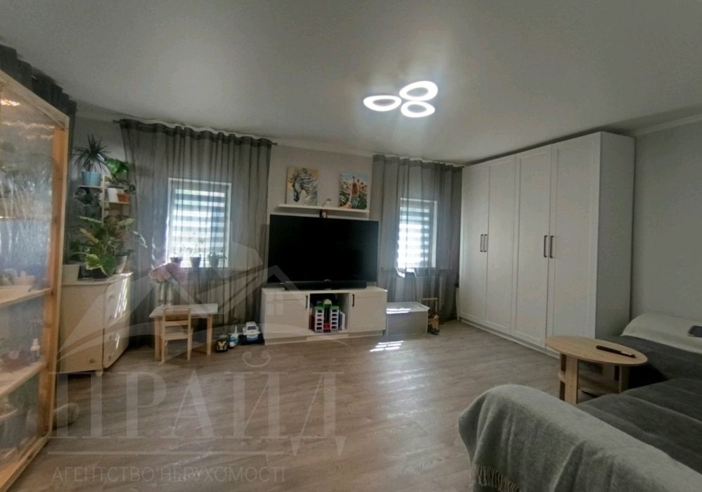 Продам затишний будинок в районі автовокзала