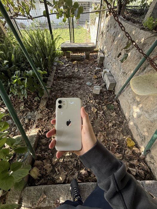 iPhone 11 Branco / iPhone 11 Preto