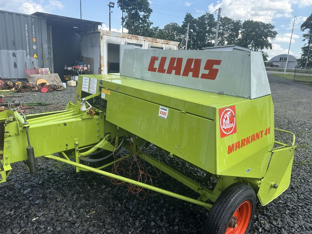 Прес-підбирач марки Claas Markant 41