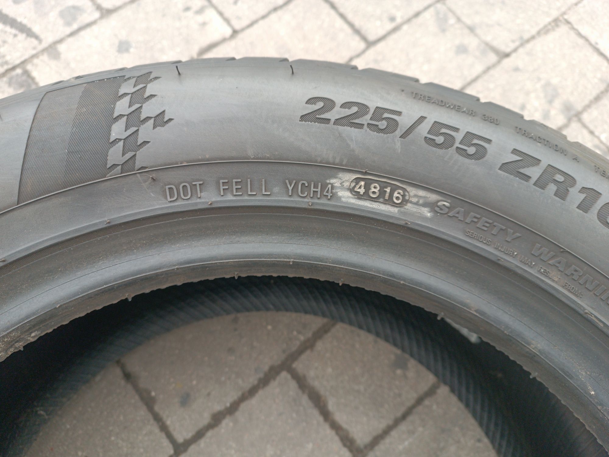 225/55ZR16 Kumho ECSTA HS51 99W 225/55R16