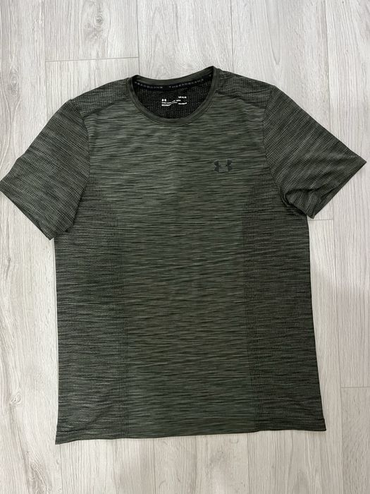 Футболка under armour