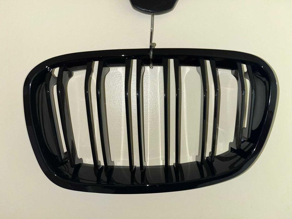 Grelhas preto brilhante F20