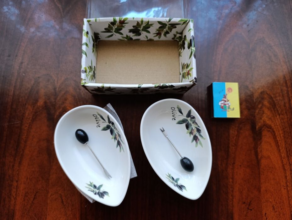 набір посуду для оливок