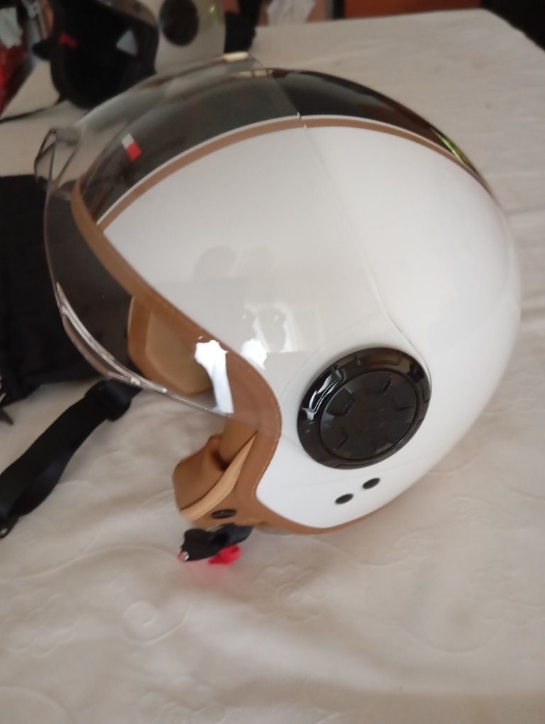 Capacete M como novo com saco, foi usado poucas vezes