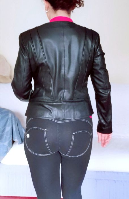 Черная кожаная женская куртка от Hugo Boss, размер 44-46