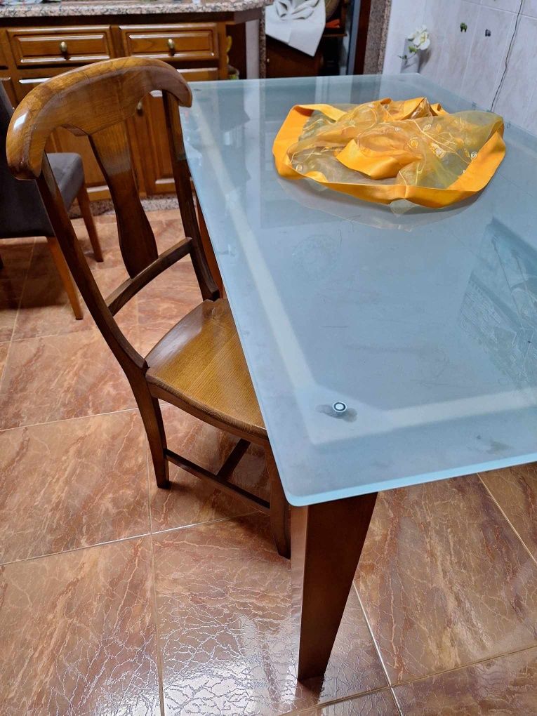 Mesa  cozinha em castanho