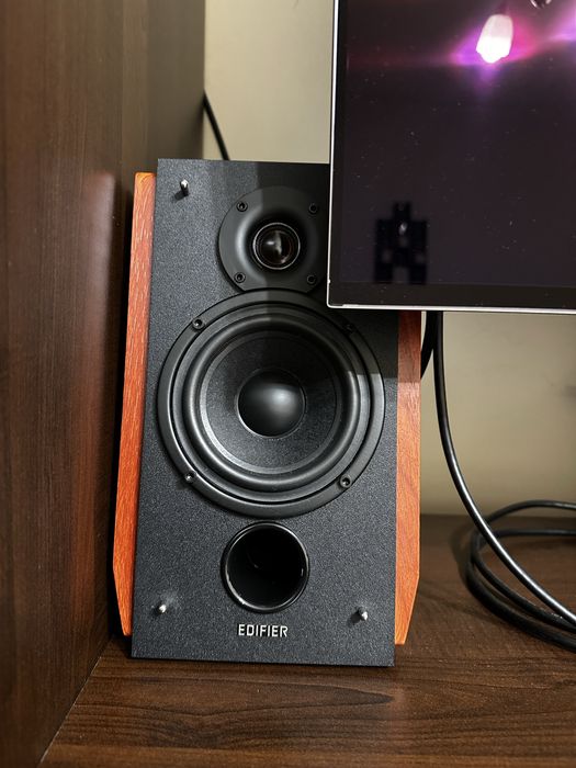 Edifier R1700BTs