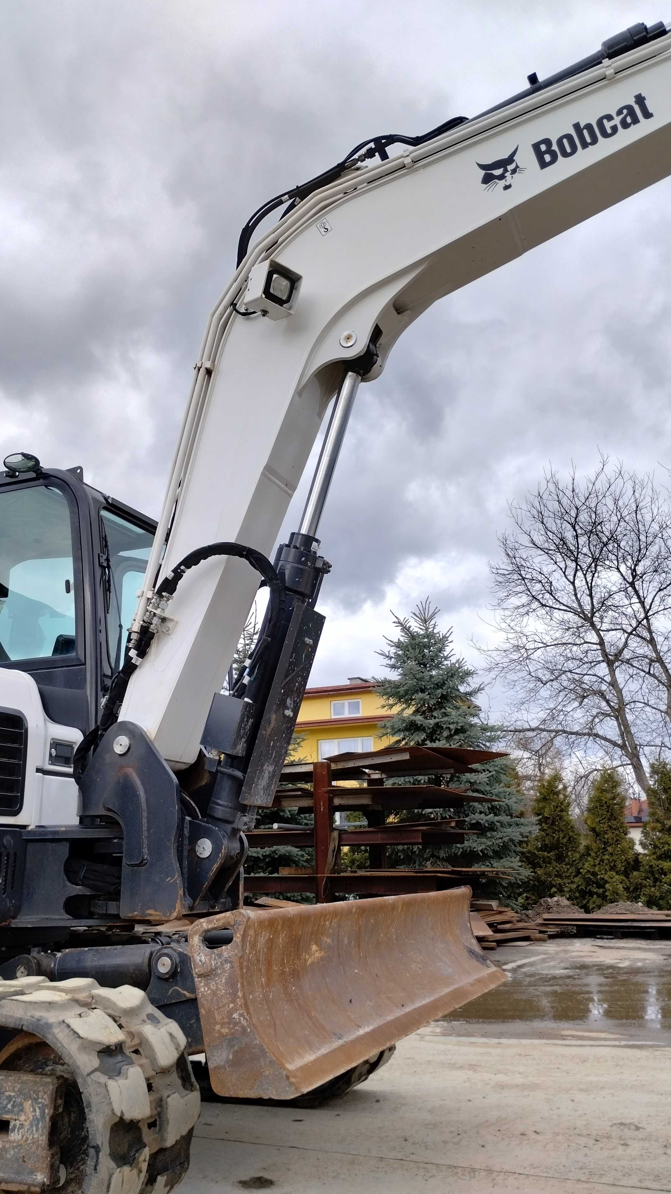 Wypożyczalnia , Wynajem koparki 9 ton bez operatora Nowy Sącz