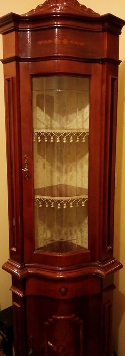 WITRYNA NAROŻNA w stylu włoskim.