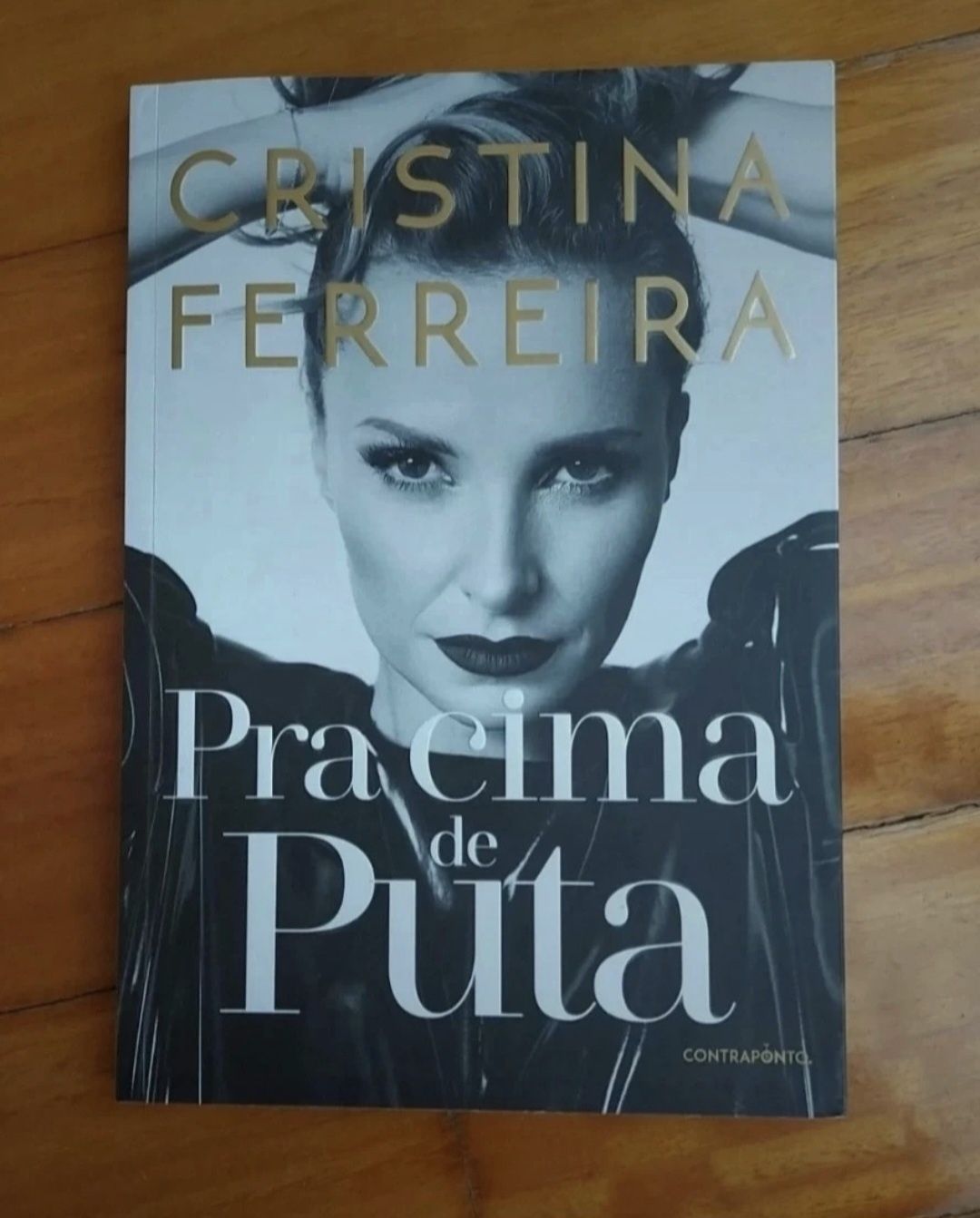 "Pra cima de put**" - Livro de Cristina Ferreira