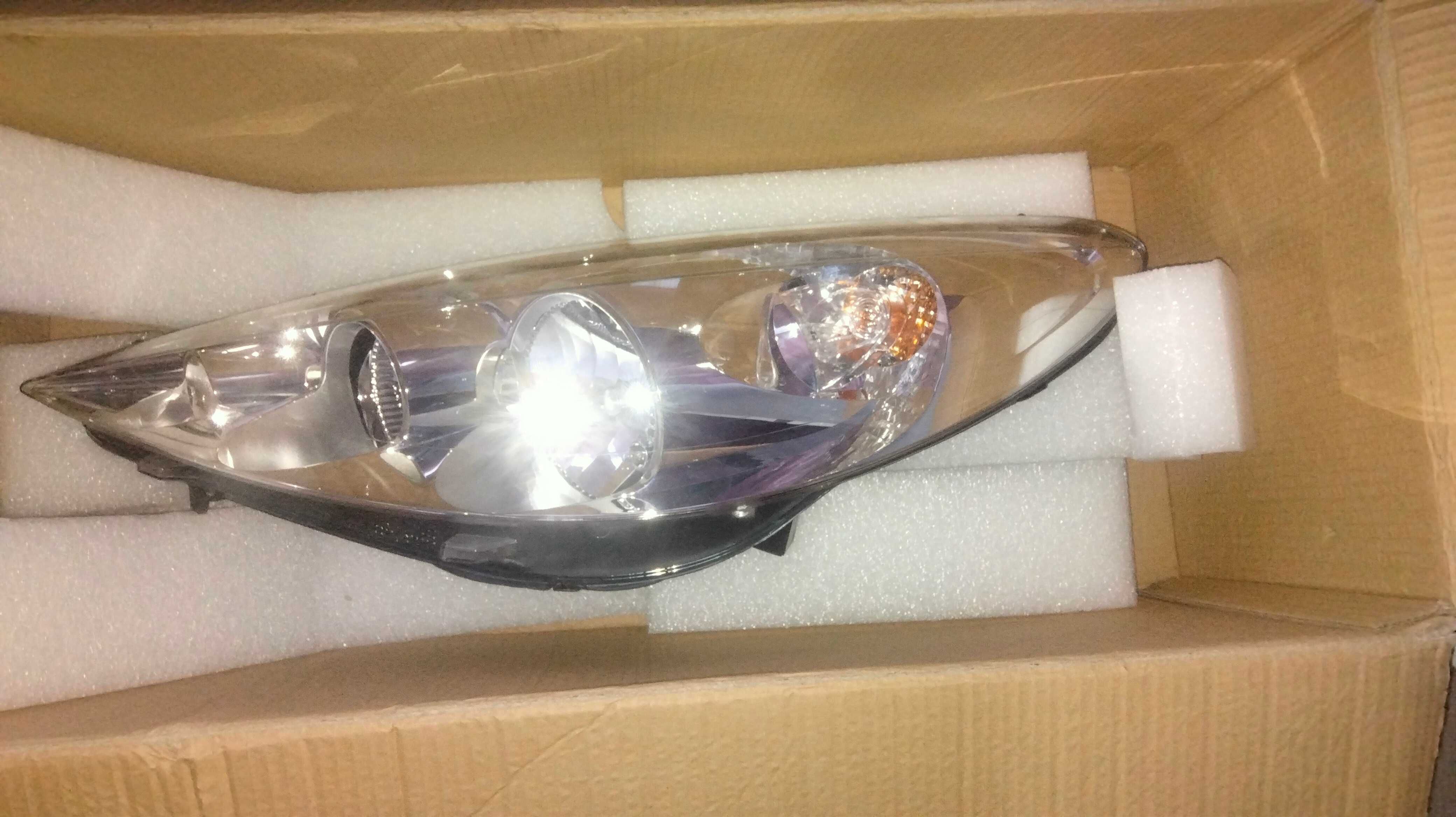 Farol Peugeot 206+