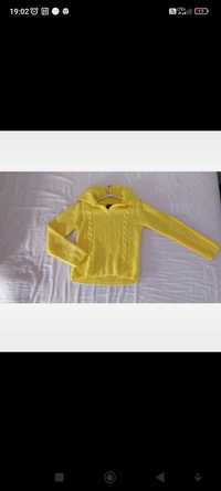 Żółty sweterek z wełny