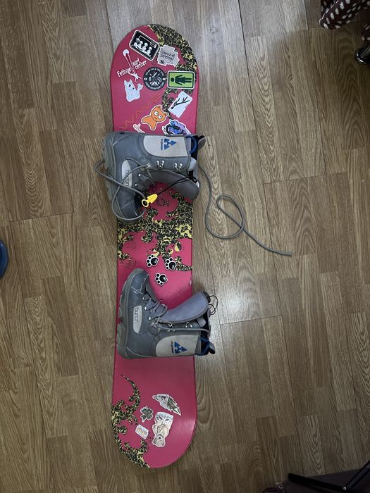 комплект сноуборд Kari Traa 133см + кріплення Xroad + боти Burton 23,5