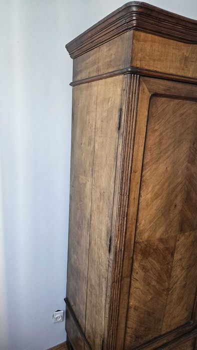 Szafa zabytkowa z litego drewna