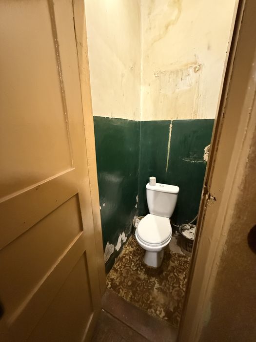 Продаж 2-х кімнат в комунальній квартирі,площею -30,1 м2.