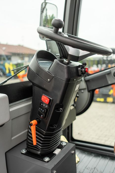 Ładowarka kołowa przegubowa udźwig 1200 kg + osprzęt + szerokie opony