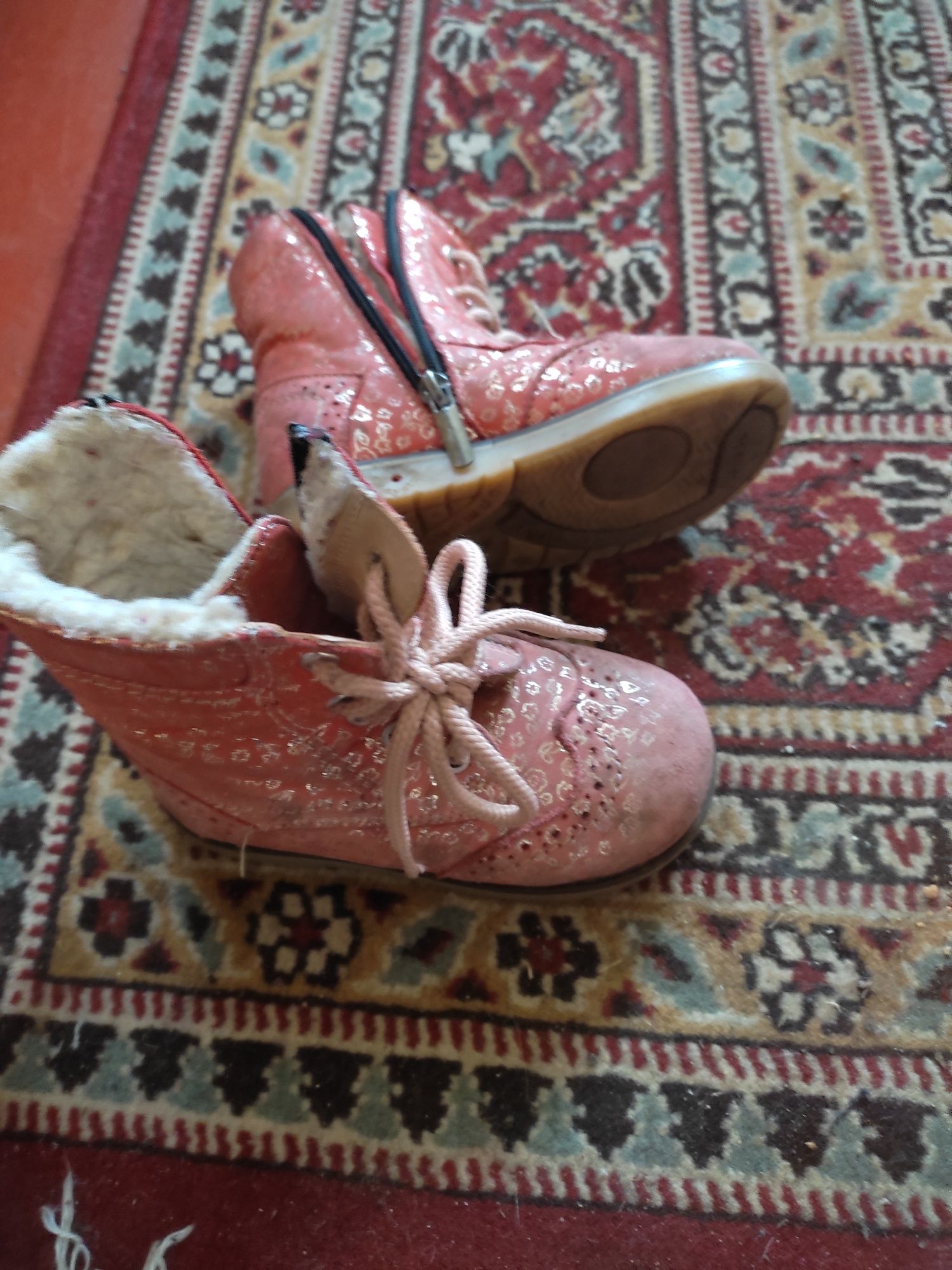 Взуття дитяче туфлі балетки чоботи кеди
