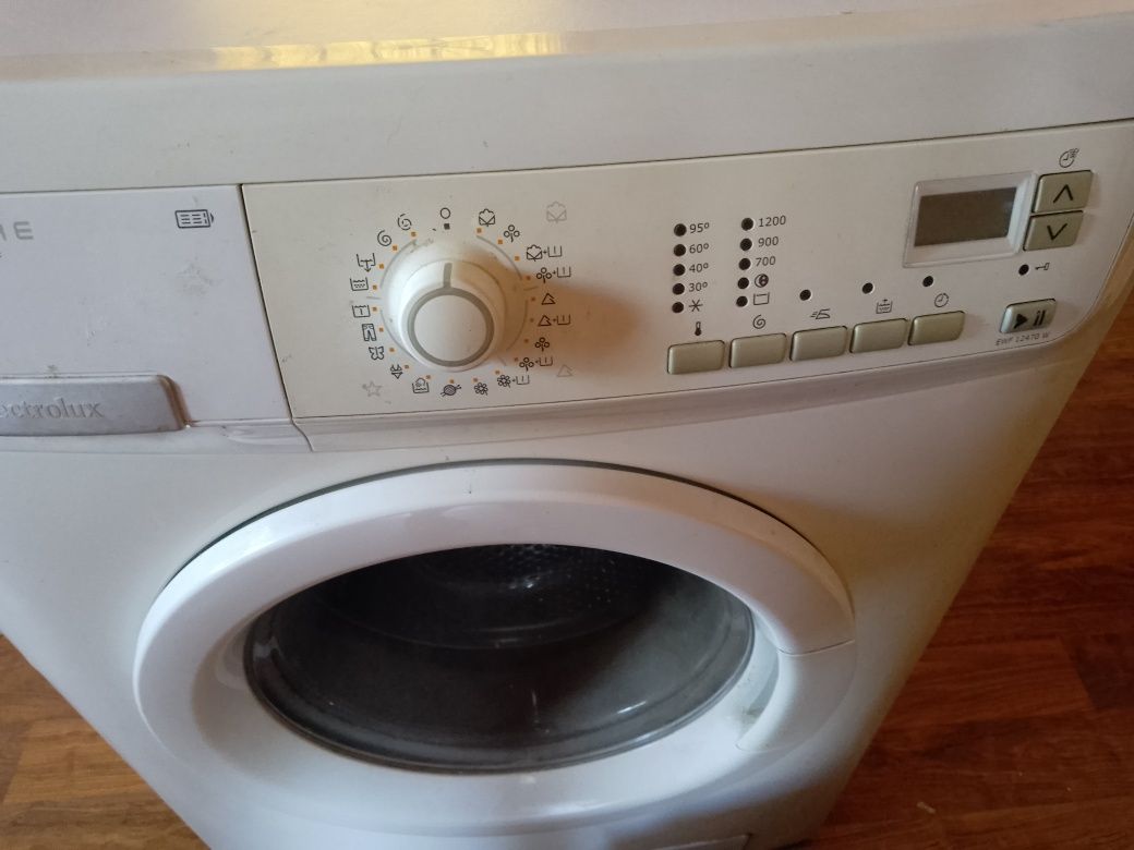 Electrolux inspire Ewf12470w пральна машинка 2500