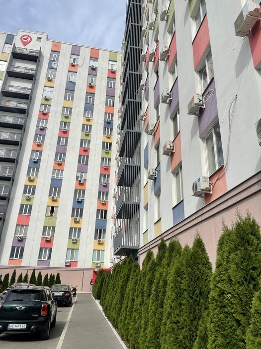 Продам дворівневу з чорновим ремонтом м. Академіка Павлова