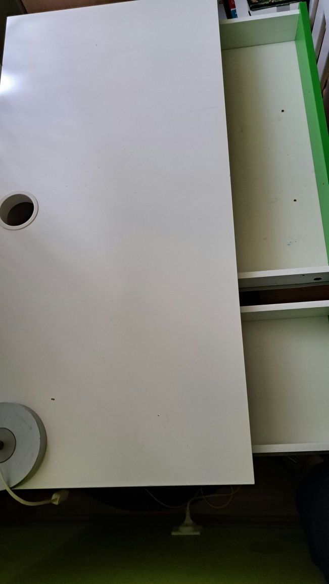 Biurko IKEA STUVA białe, zielone, szuflady, trzy półki