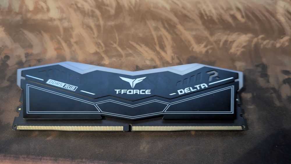 Team Group T-Force DELTA DDR5 32GB (2x16GB) 6400MHz CL40.