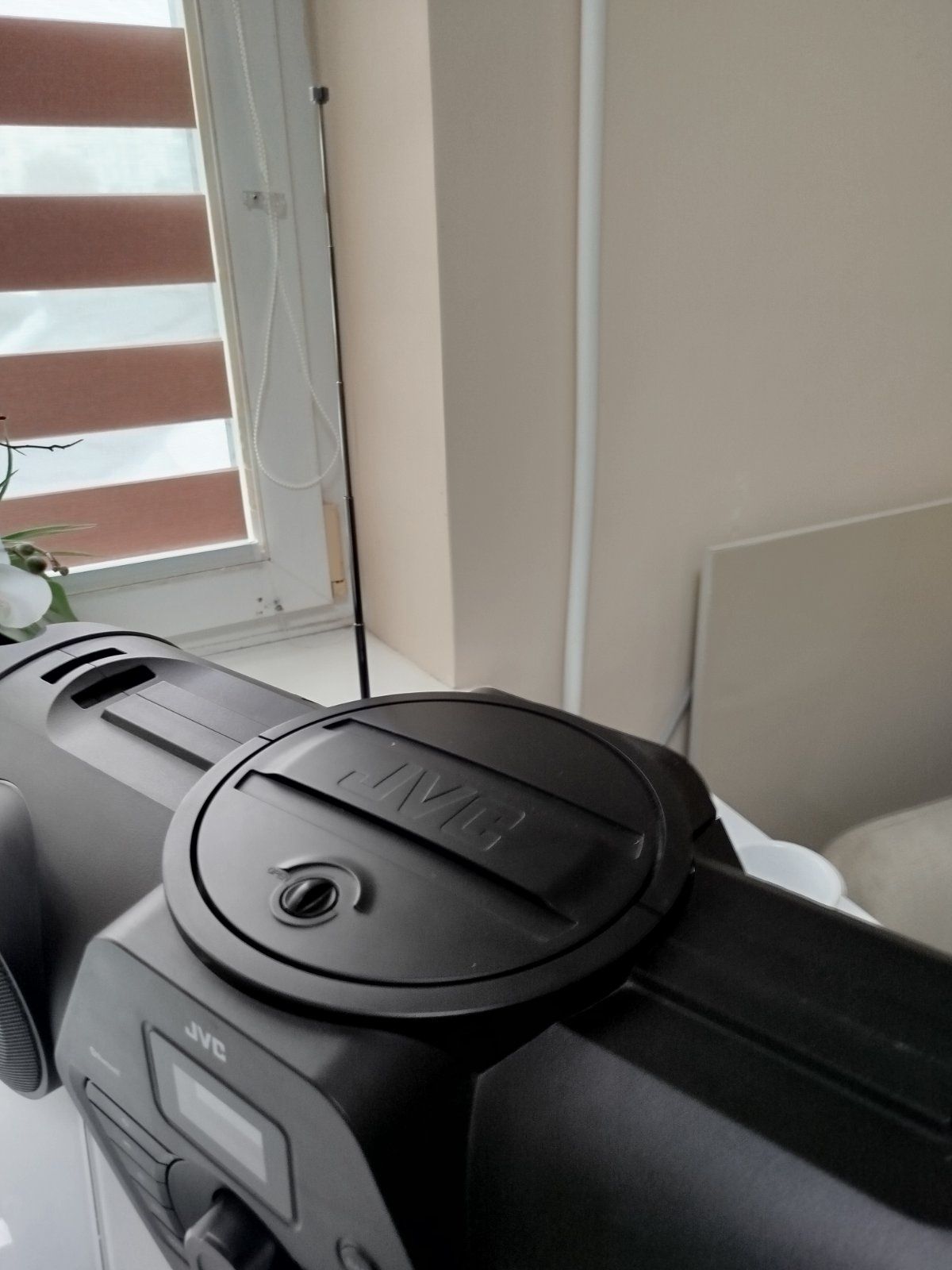 Продам Музичний центр JVC RV-NB300DAB