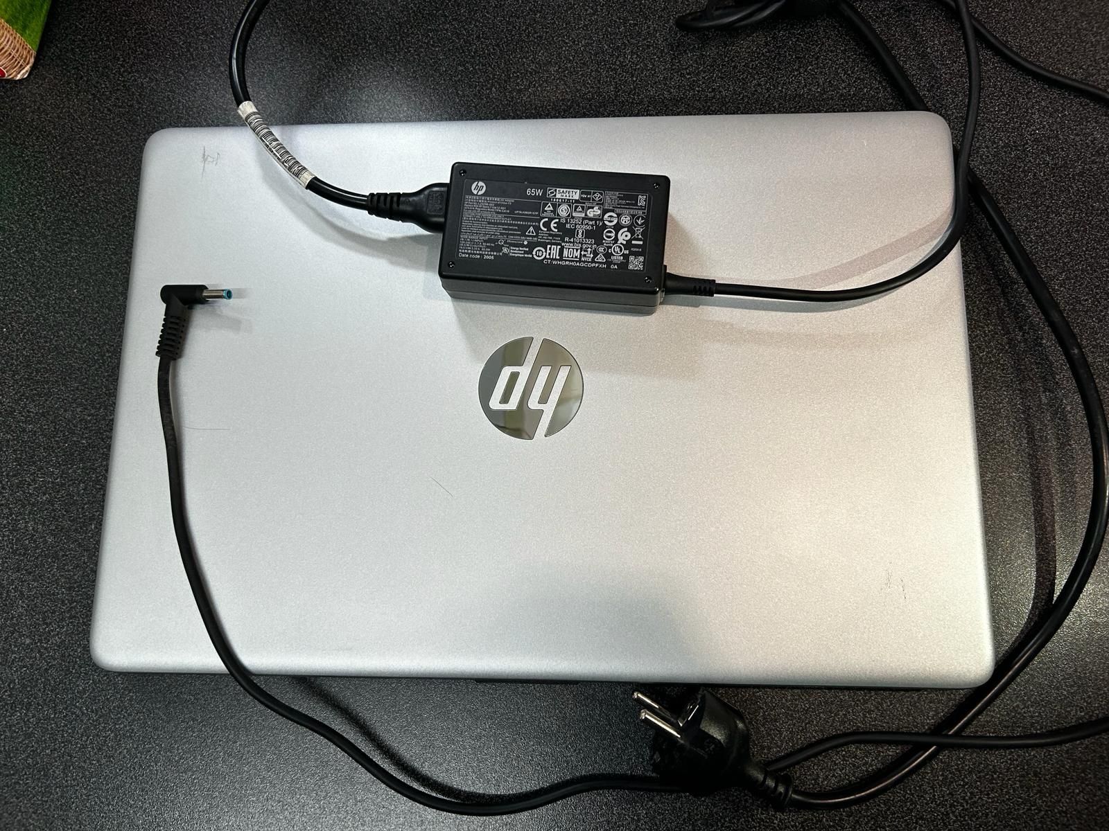 Portátil HP Laptop 15" I5 12G RAM SSD 256
