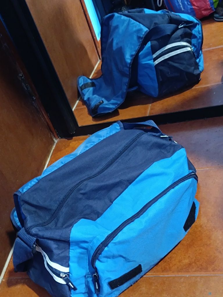 Sacos desportivos e de viagem todos em ótimas condições