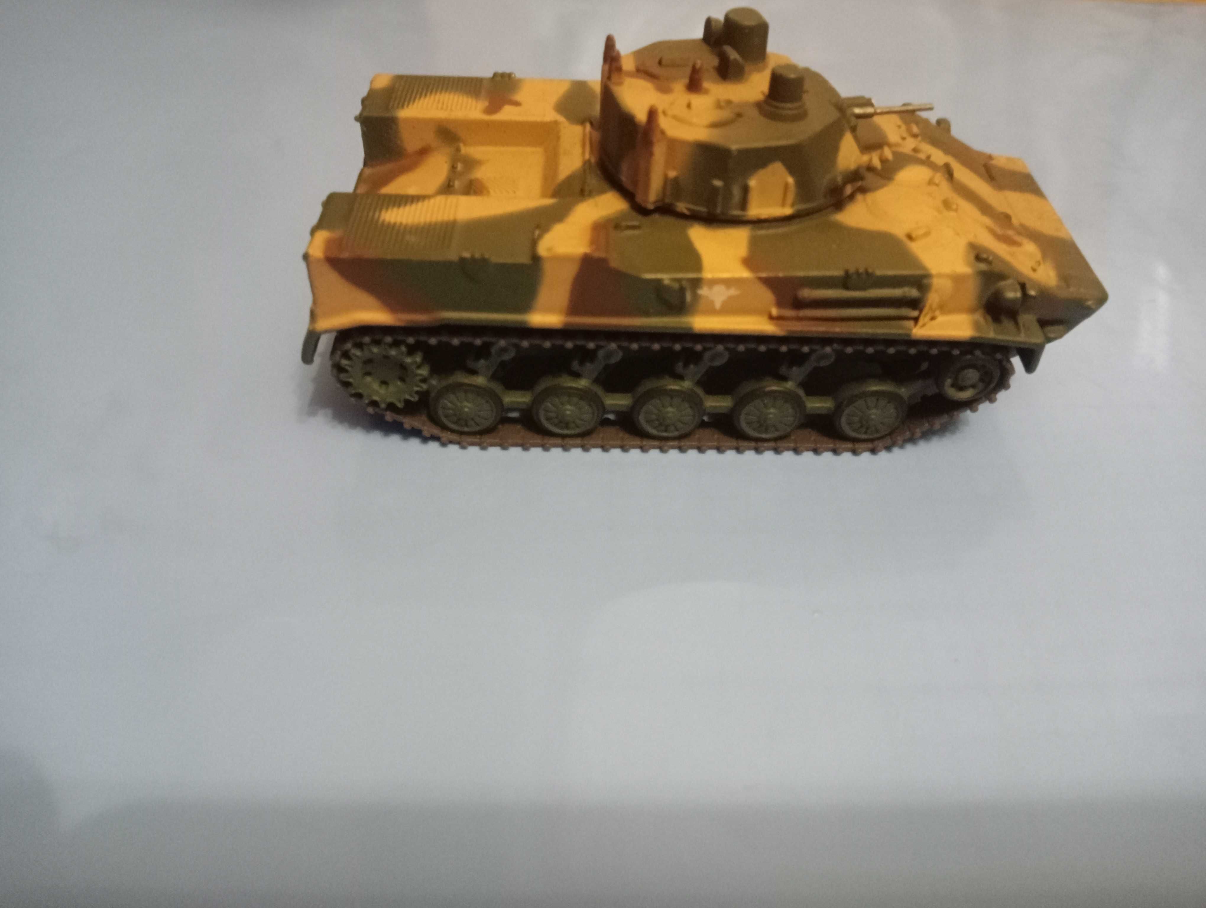 Продам модель танков