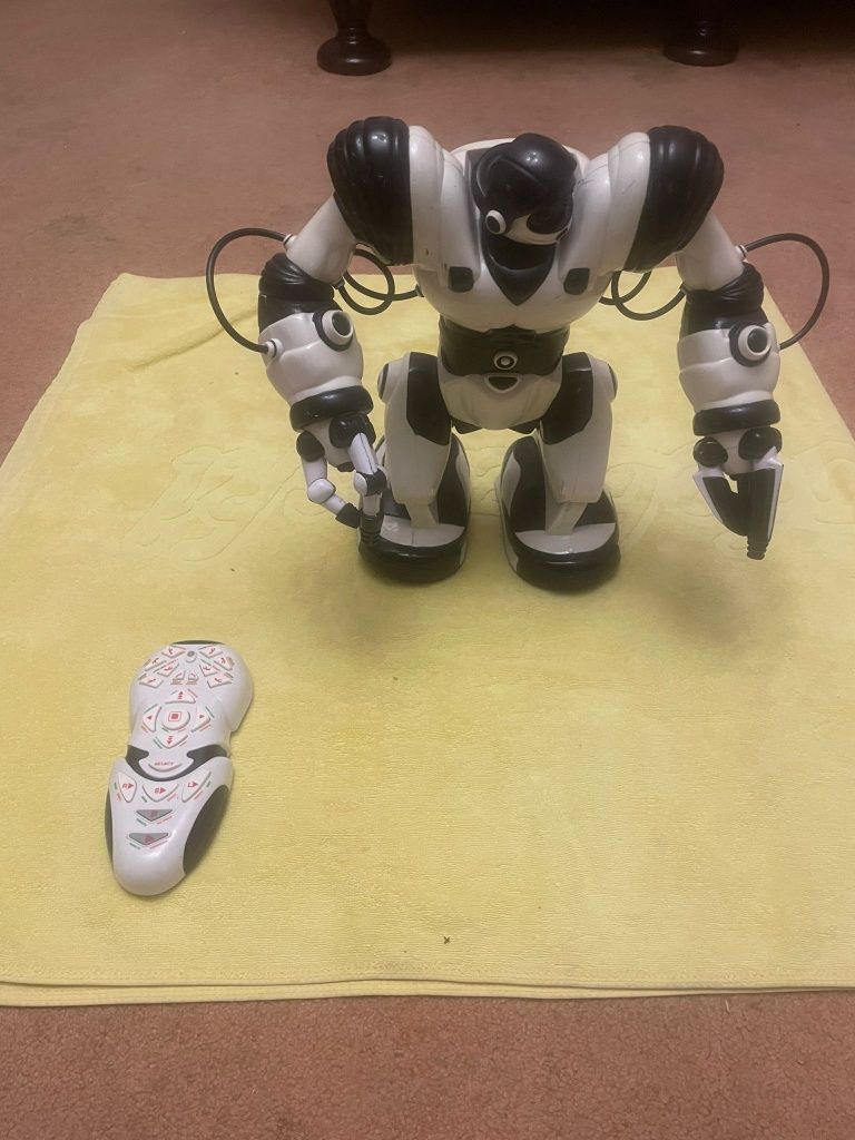 Robot sapiens z pilotem