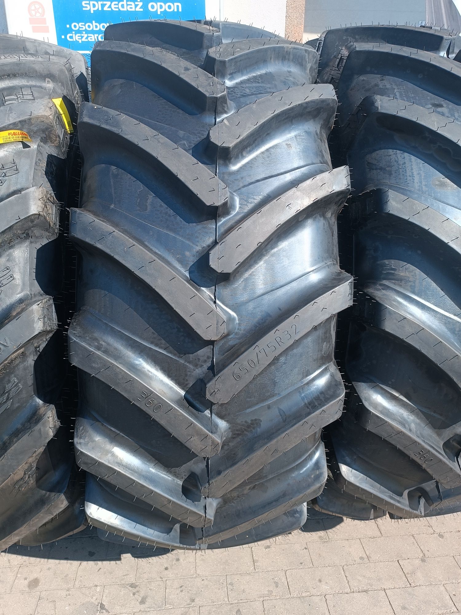 650/75R32 Galaxy Earth- PRO HS Radial 24.5R32