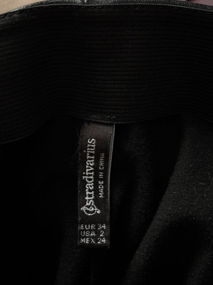 Czarne spodnie XS Stradivarius