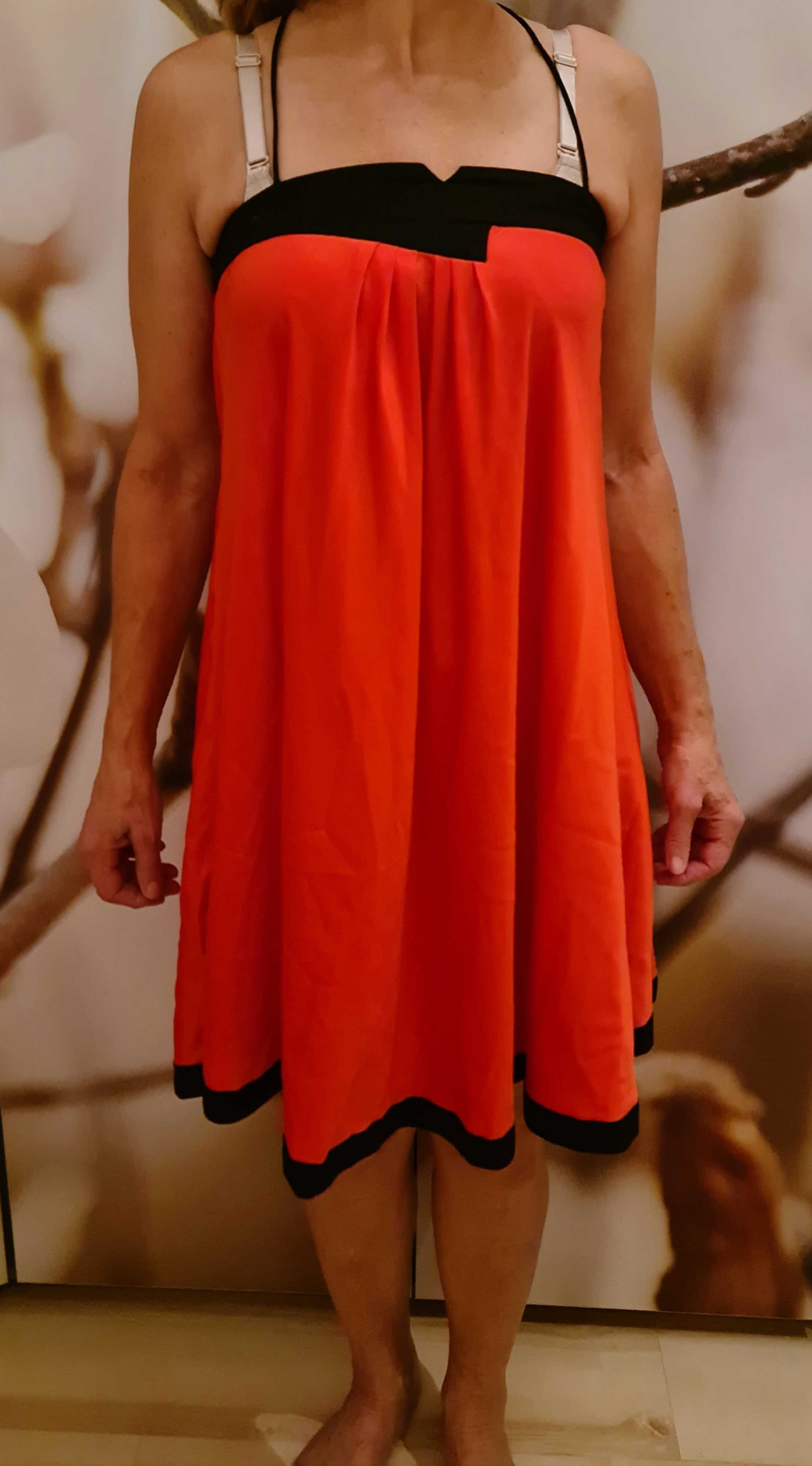 Koralowa sukienka z satyny