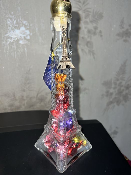 Эйфелева башня. Стеклянная статуэтка Эйфелева башня. Графин.