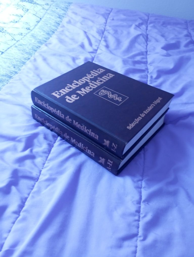 2 volumes Enciclopédia de Medicina