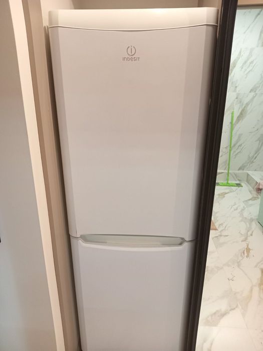Холодильник indesit B16