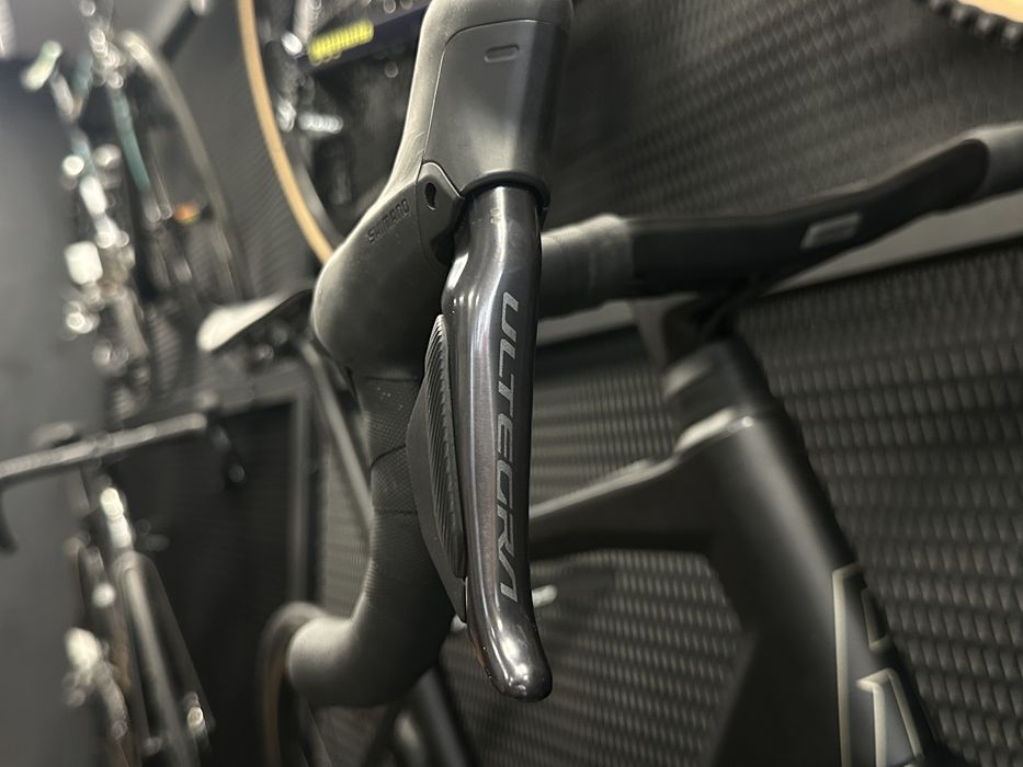 Szosowy rower elektryczny ROSE REVEAL PLUS Ultegra R 8100 Di2 roz.L